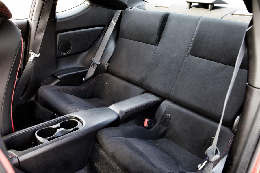  Toyota GT 86 2012 года  (фото 37 из 106)